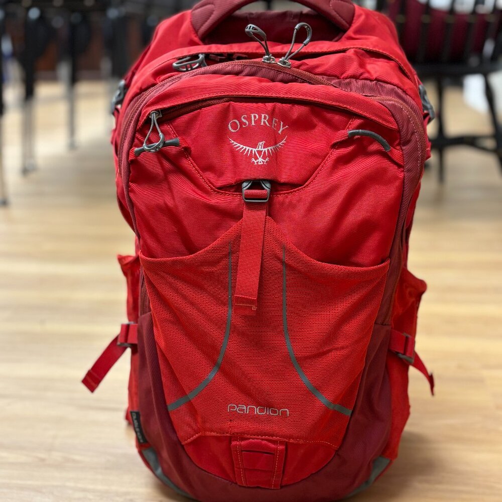 Osprey Pandion Red Hiking Travel Backpack Trampoline Venting Kickstand Bag 24/7
